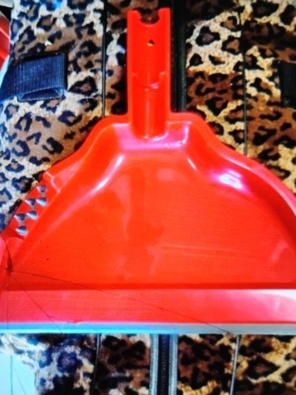 Red Plastic Handheld Dustpan for Everyday Home Cleaning/ Heavy Duty